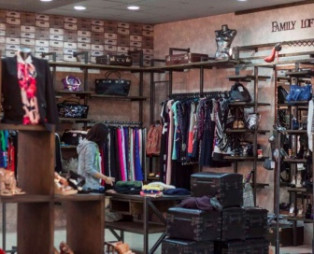 Стоковые магазины мультибрендовой одежды